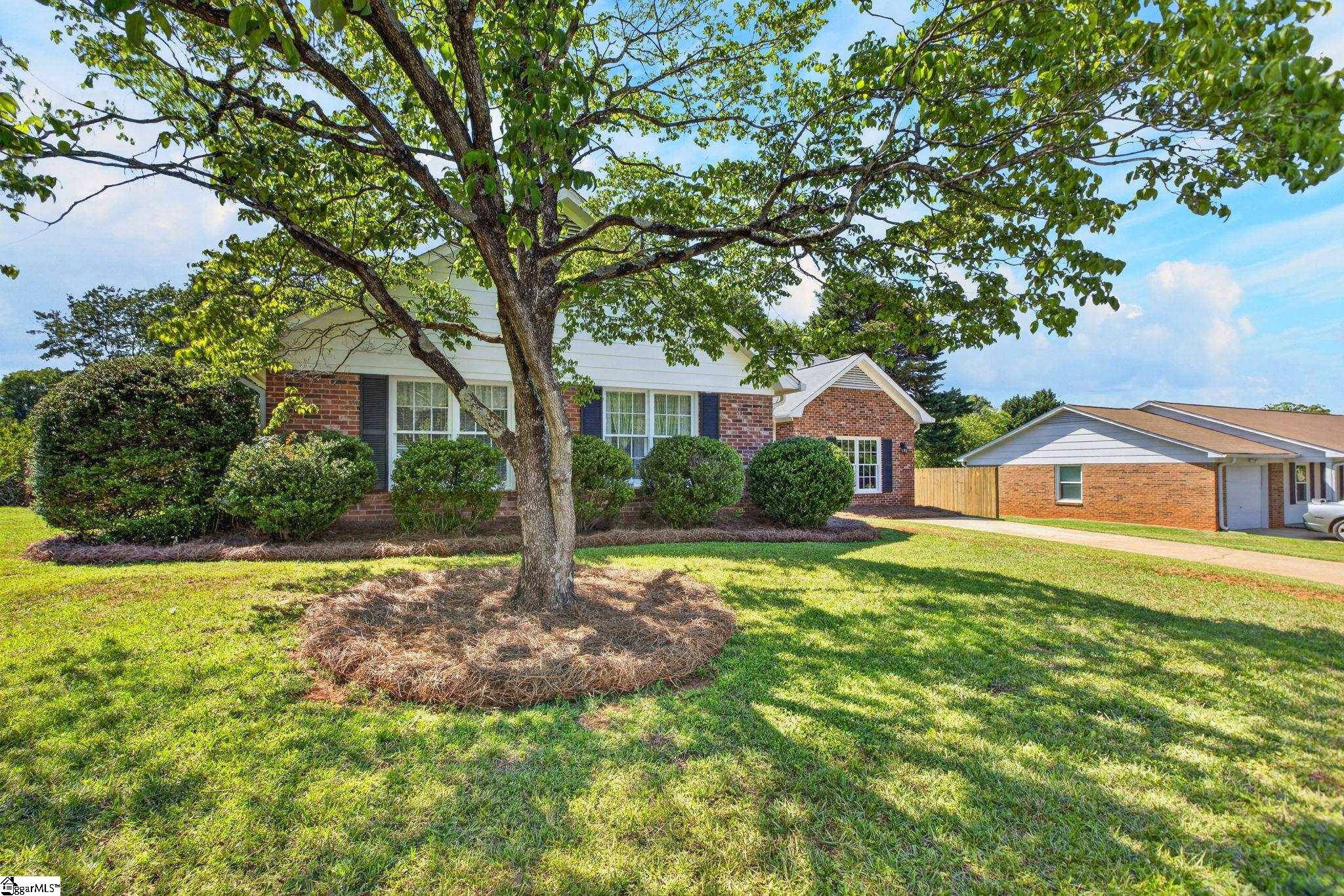 102 Ambergate Court Greer, SC 29650 - Photo 5 of 39
