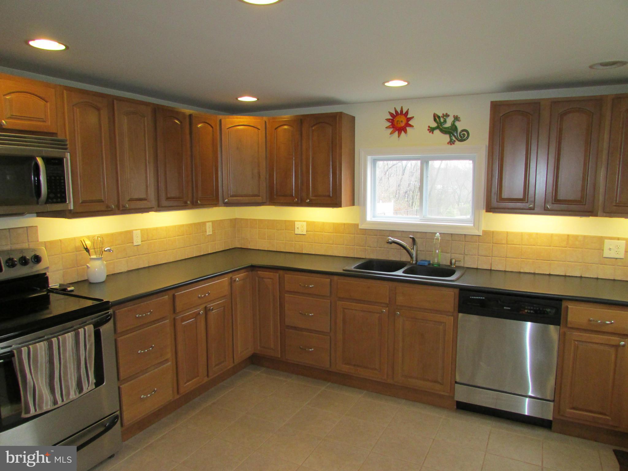 7621 Post Road Hanover, MD 21076 - Photo 3 of 8 Kitchen