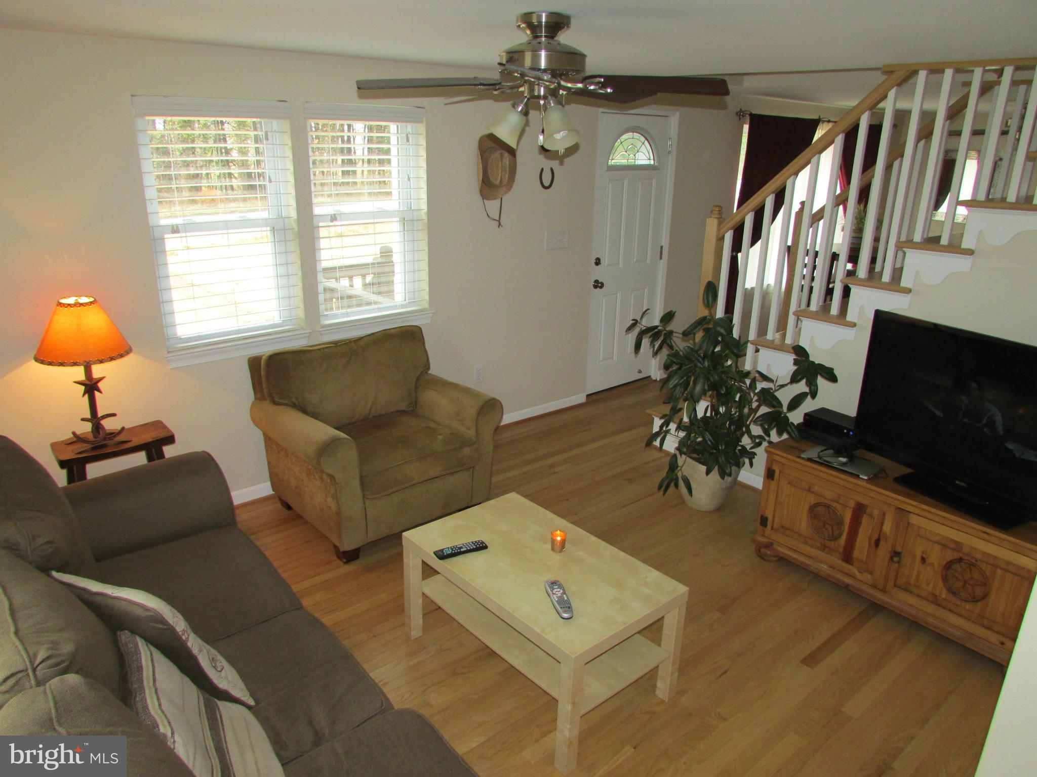 7621 Post Road Hanover, MD 21076 - Photo 5 of 8 Living Room