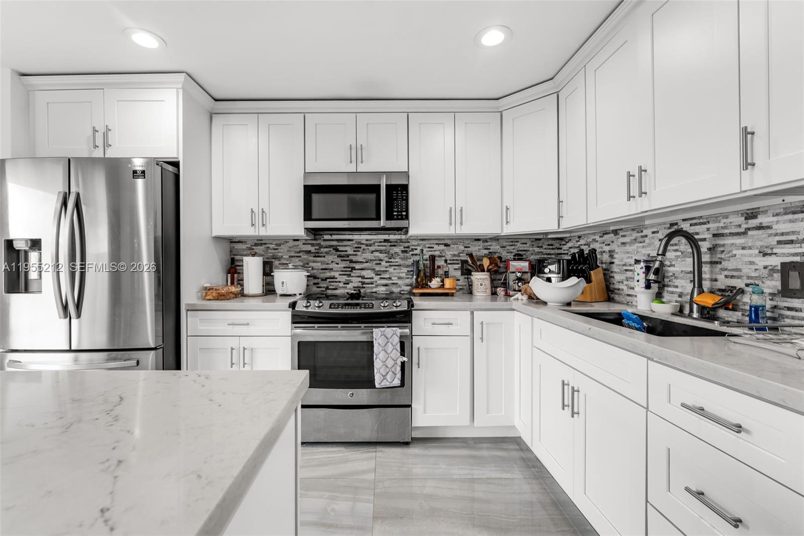 6934 Southwest 164th Court Miami, FL 33193 - Photo 7 of 41