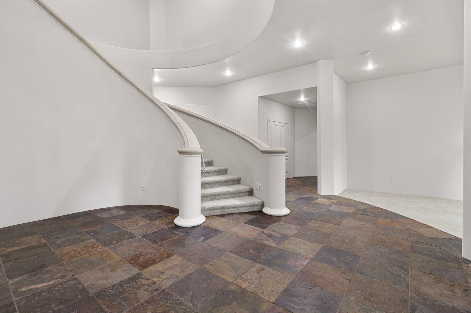 5724 Parker Road Modesto, CA 95357 - Photo 10 of 69 an entryway in hall