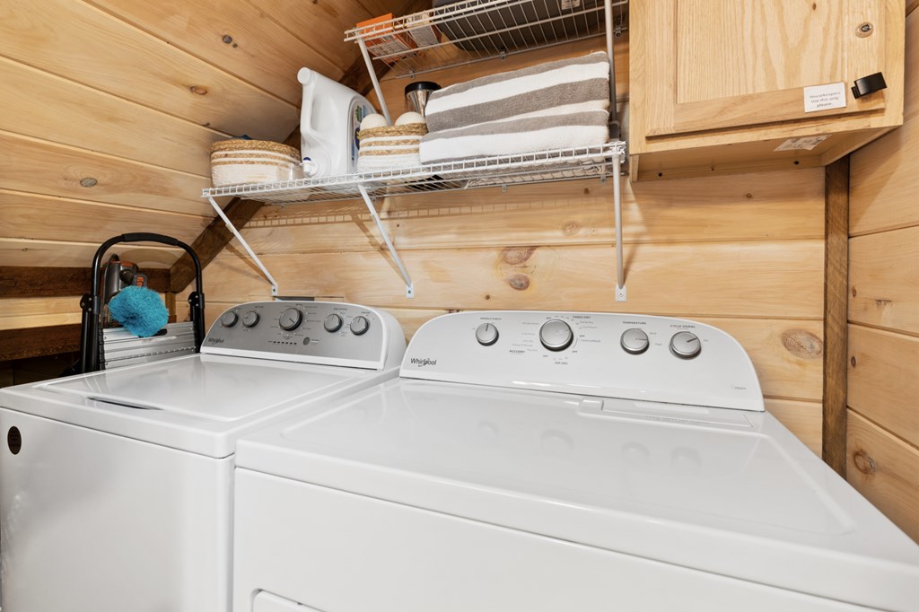 941 Hidden Valley Drive Morganton, GA 30560 - Photo 23 of 35 a close view of laundry room with washer and dryer