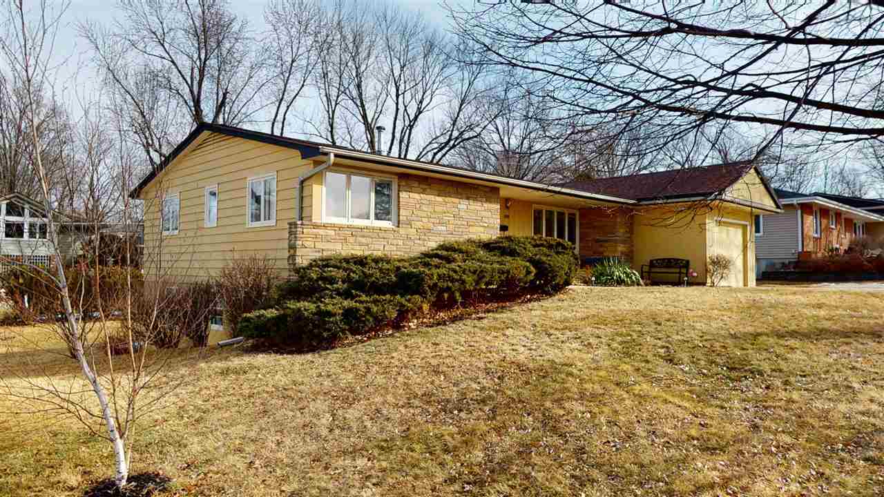 1818 Ridgeway Drive Iowa City, IA 52245 - Photo 3 of 39 Gallery Image 3