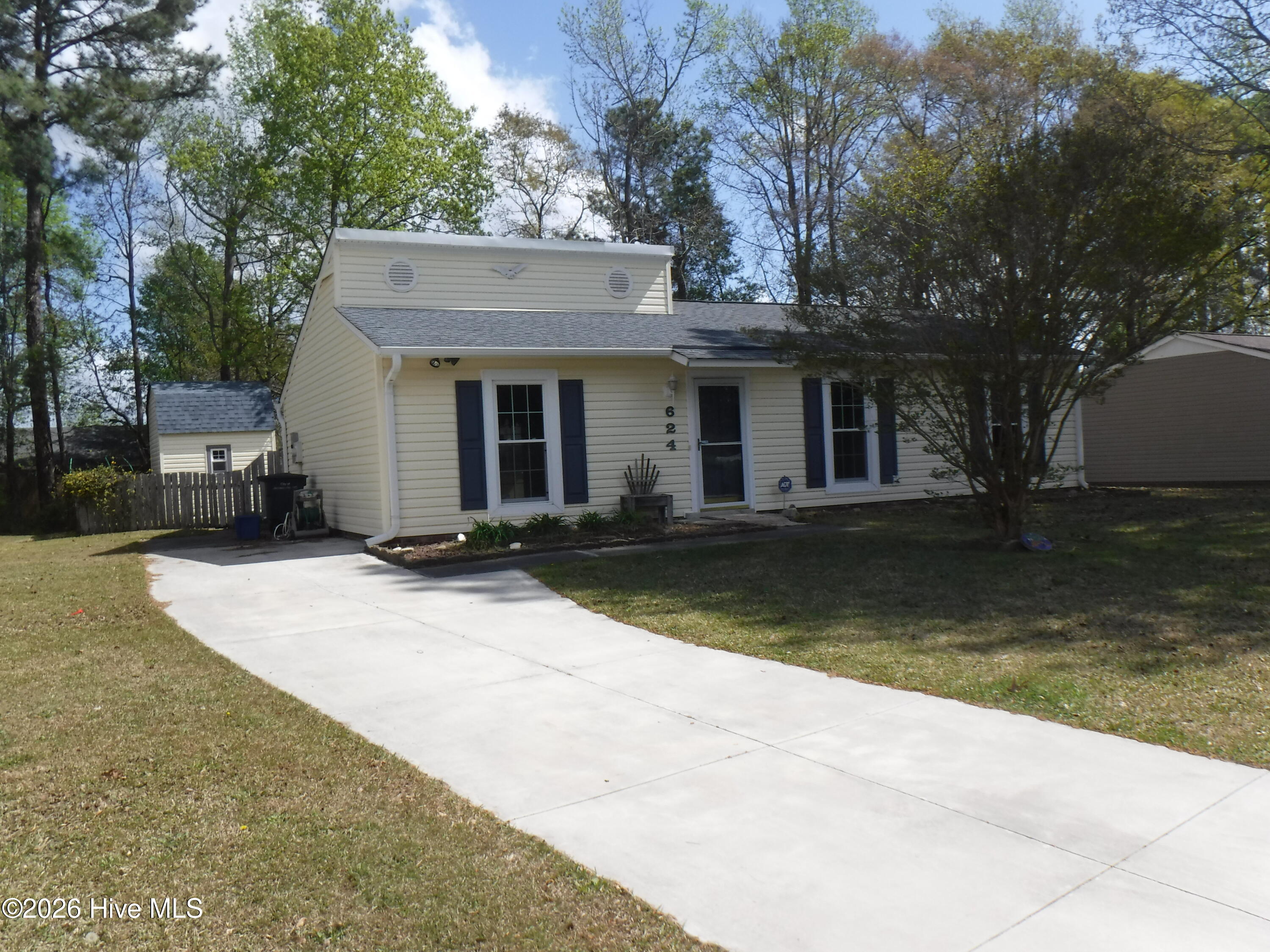 624 Shadowridge Road Jacksonville, NC 28546 - Photo 2 of 17