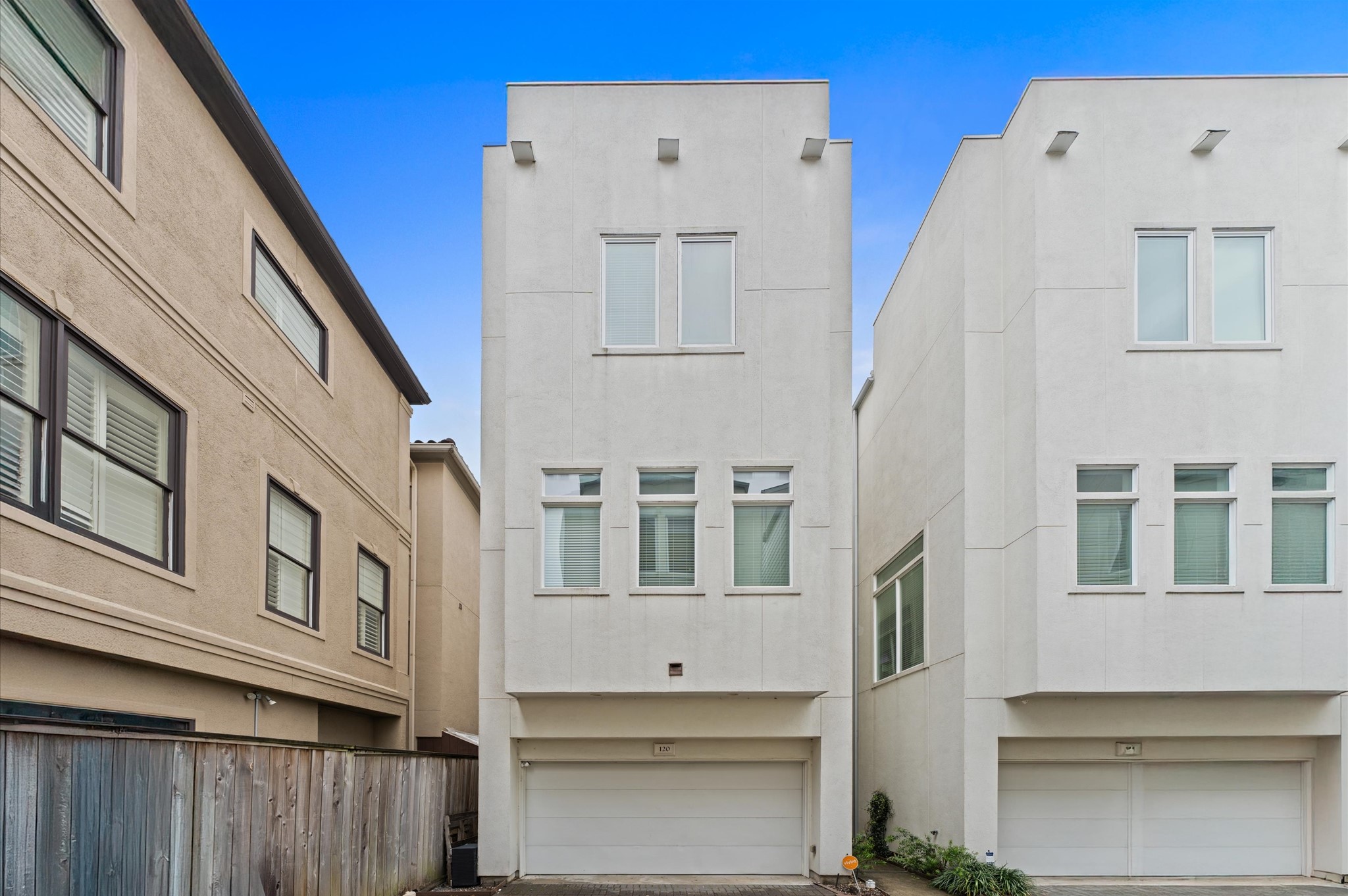120 Pierce Street Houston, TX 77002 - Photo 1 of 45 a view of a large white building