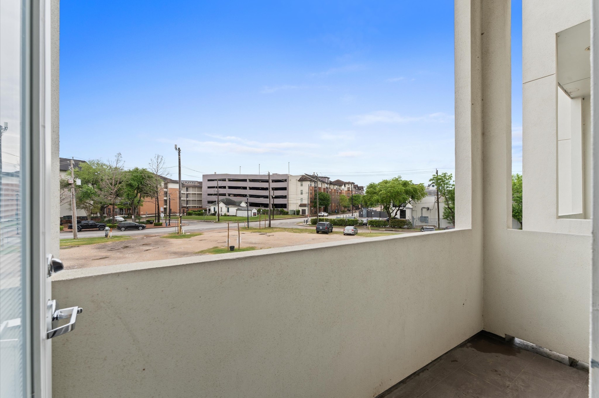 120 Pierce Street Houston, TX 77002 - Photo 22 of 45 a view of a balcony with city view