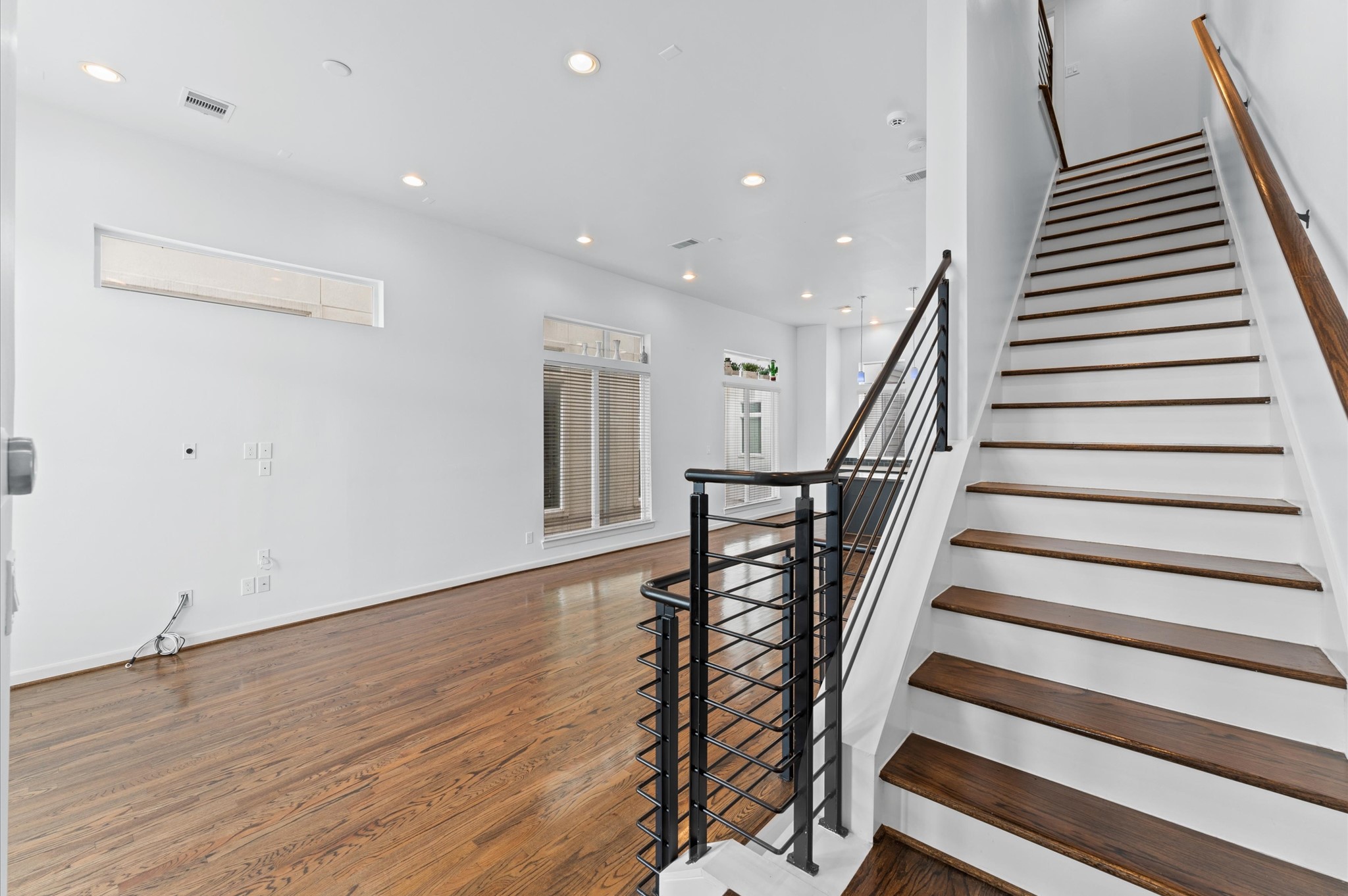 120 Pierce Street Houston, TX 77002 - Photo 23 of 45 a view of entryway with wooden floor