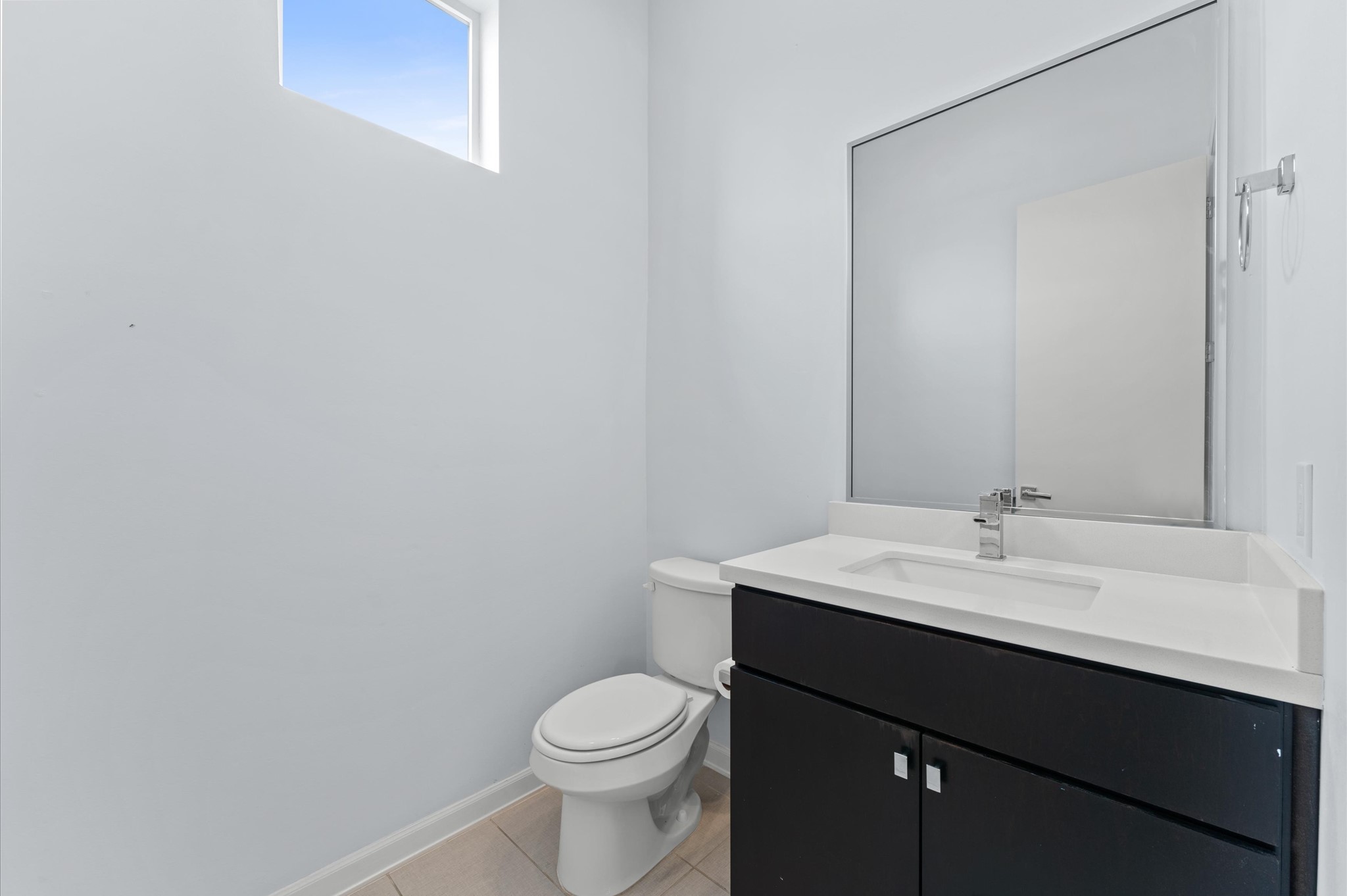 120 Pierce Street Houston, TX 77002 - Photo 24 of 45 a bathroom with a sink and a toilet