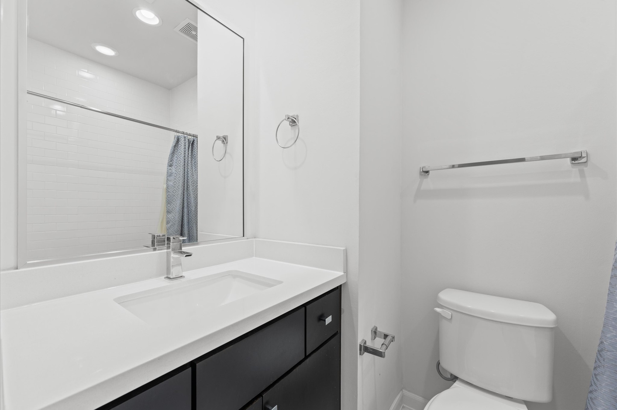 120 Pierce Street Houston, TX 77002 - Photo 27 of 45 a bathroom with a sink a toilet and shower
