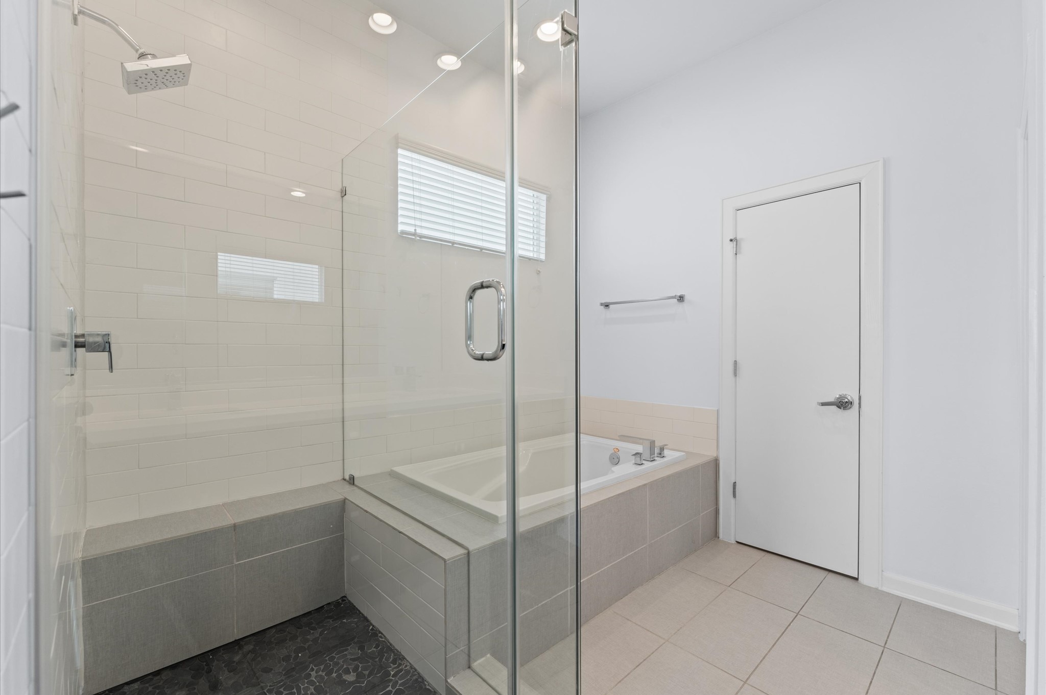 120 Pierce Street Houston, TX 77002 - Photo 29 of 45 a bathroom with a tub a sink and a shower