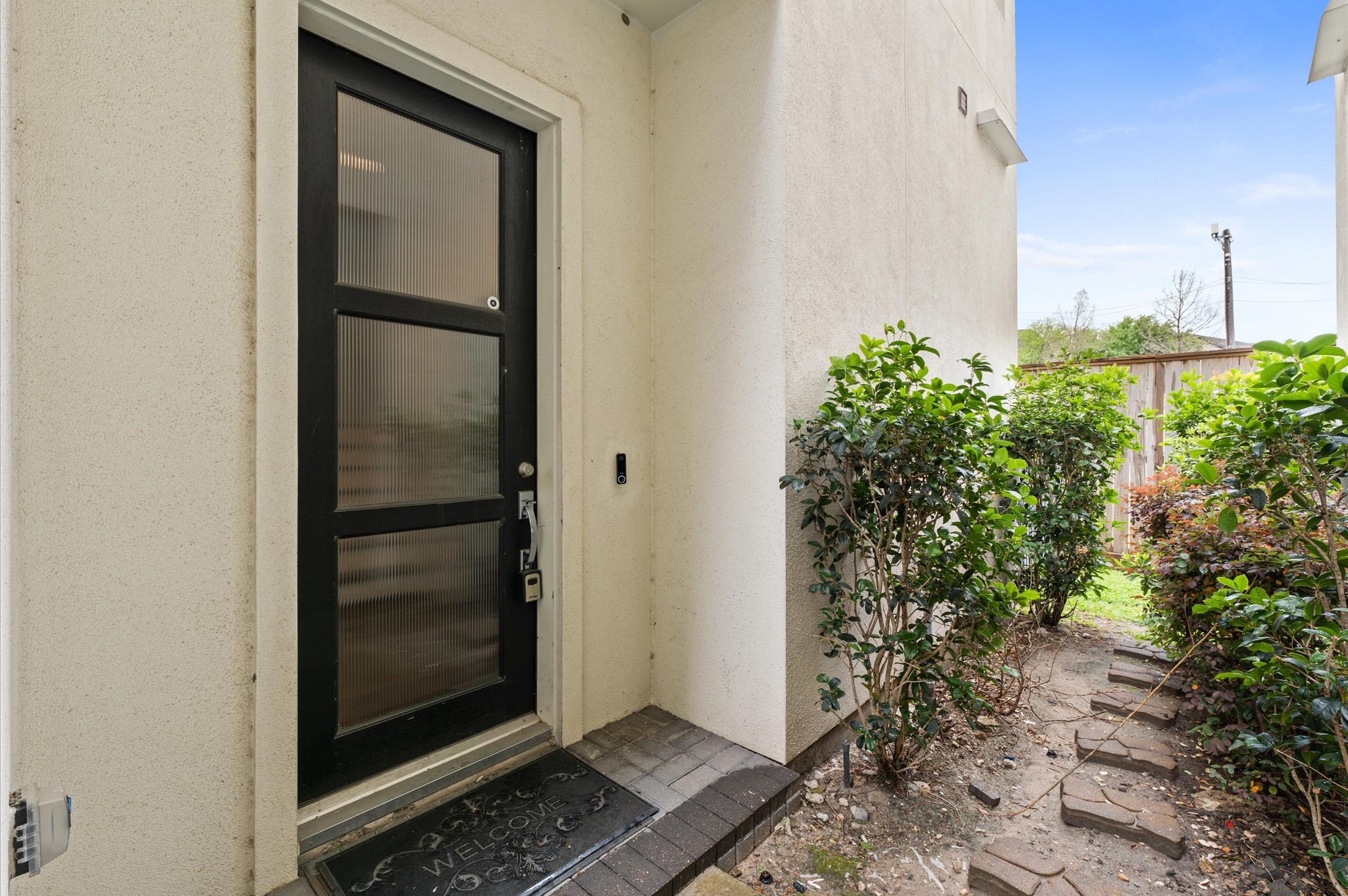 120 Pierce Street Houston, TX 77002 - Photo 4 of 45 a view of a glass door with a glass door