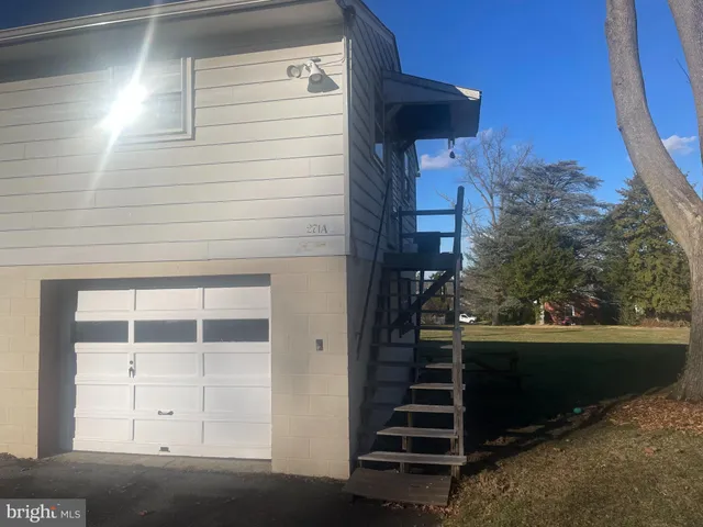 $1,050 | 271 A Redwood Drive, Lancaster, PA 17603