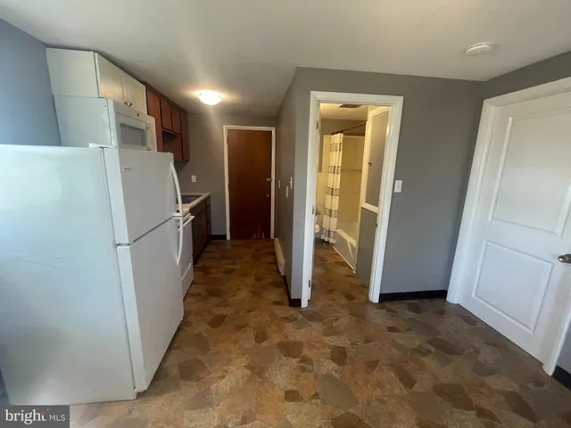 $1,050 | 271 A Redwood Drive, Lancaster, PA 17603