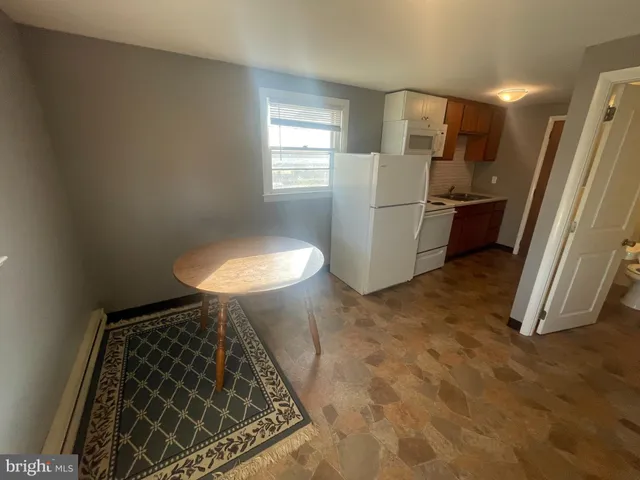 $1,050 | 271 A Redwood Drive, Lancaster, PA 17603