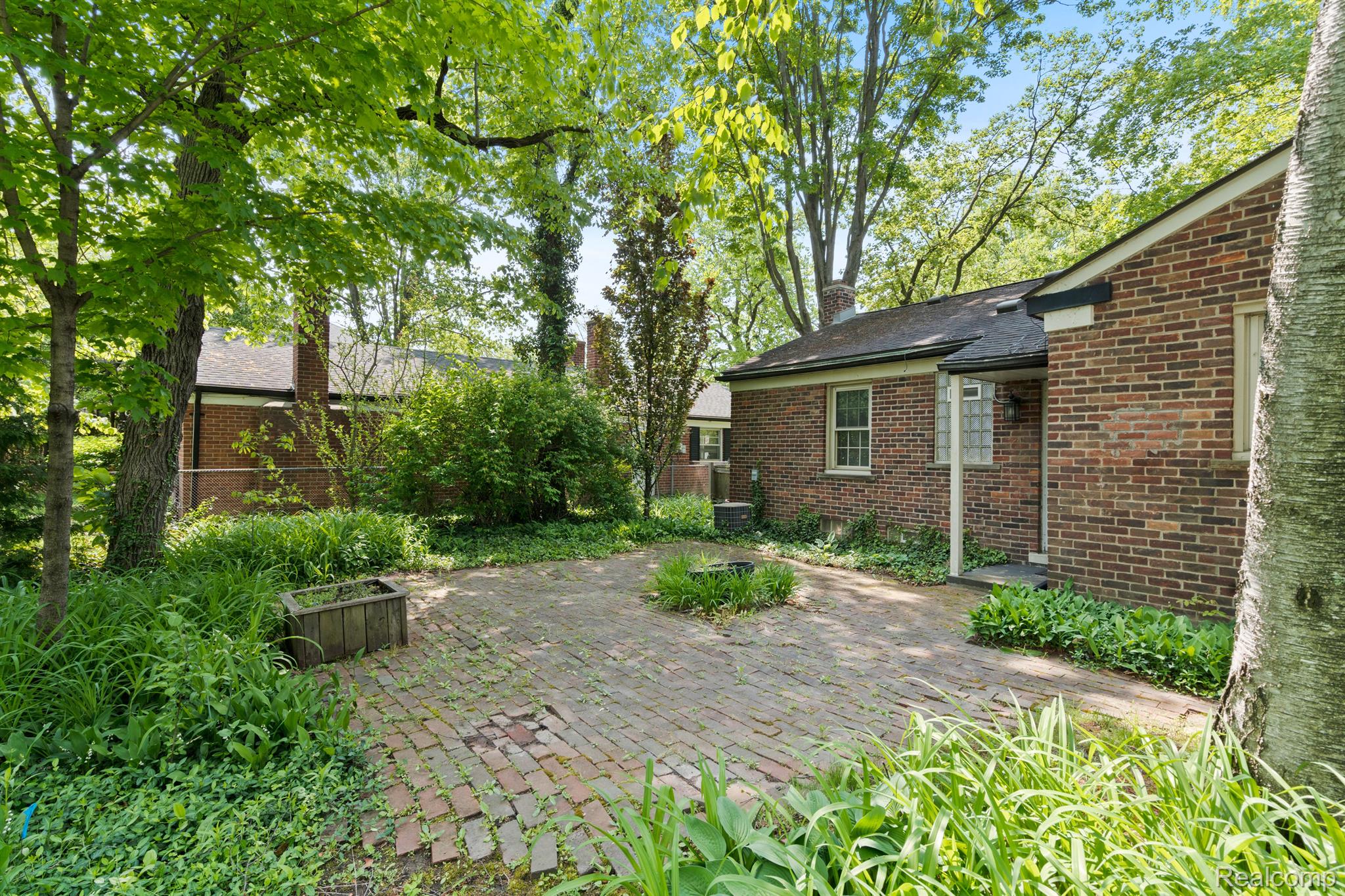 1845 Pembroke Road Birmingham, MI 48009 - Photo 6 of 29 Gallery Image 6