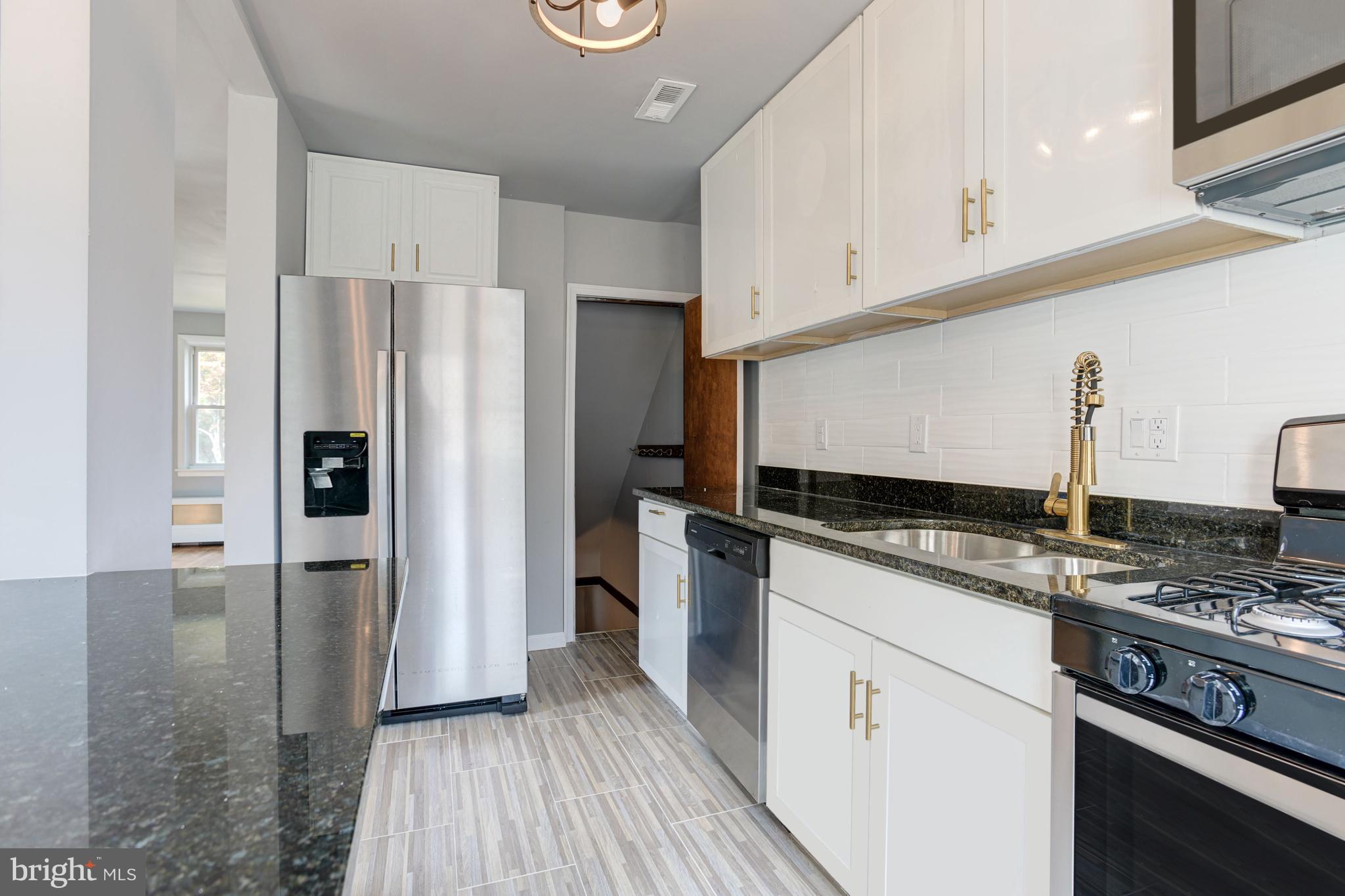 5617 McClean Boulevard Baltimore, MD 21214 - Photo 4 of 43 Kitchen