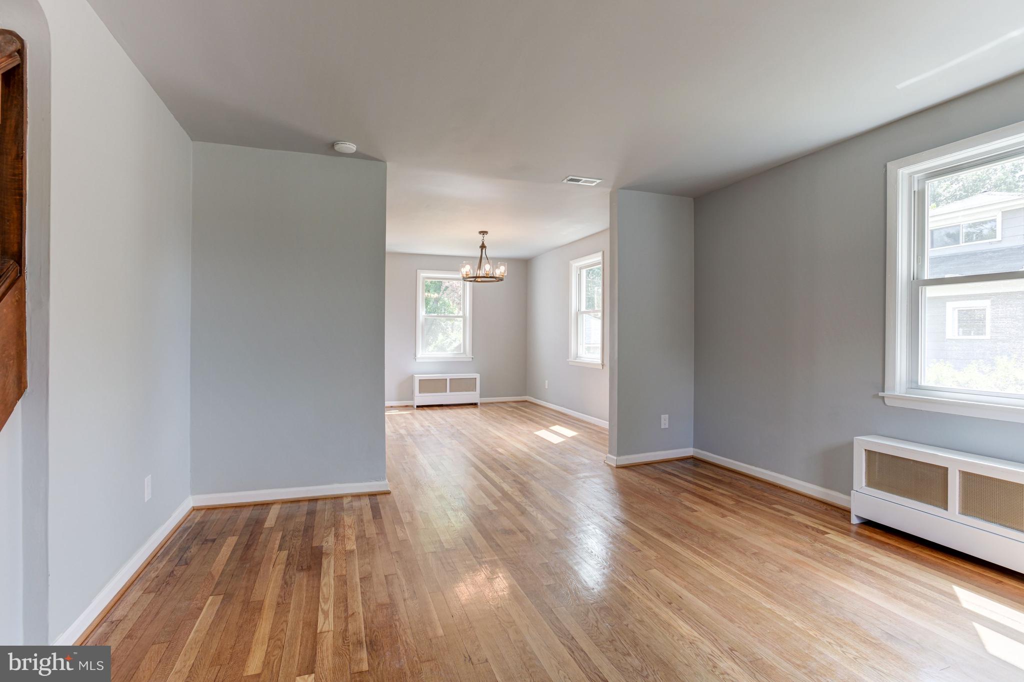 5617 McClean Boulevard Baltimore, MD 21214 - Photo 9 of 43 Living Room