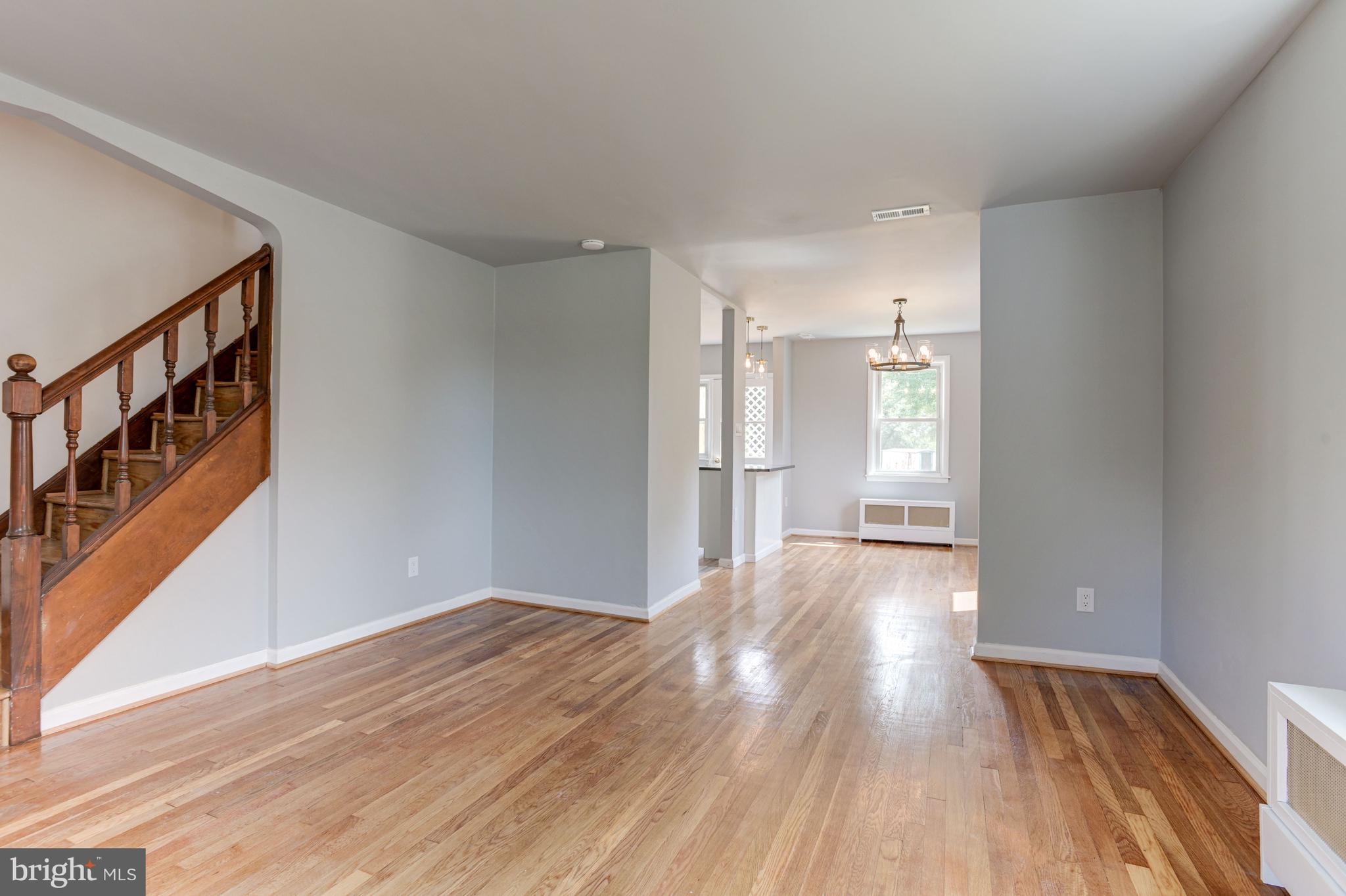 5617 McClean Boulevard Baltimore, MD 21214 - Photo 10 of 43 Living Room