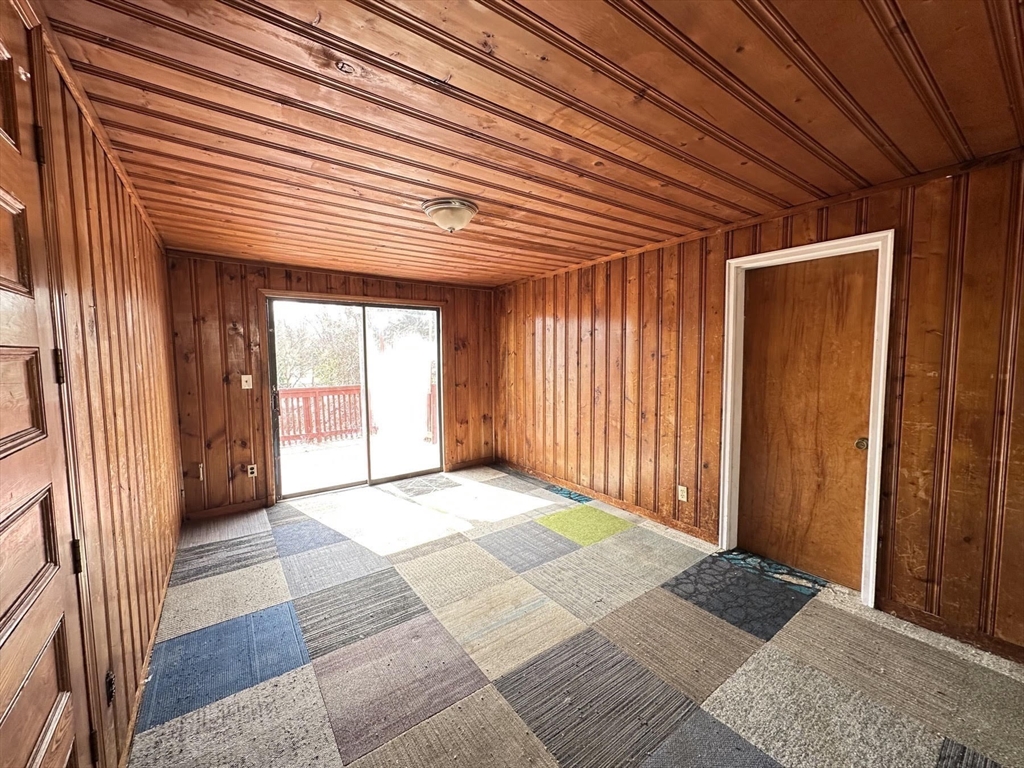 137 Carroll Street Springfield, MA 01108 - Photo 13 of 22