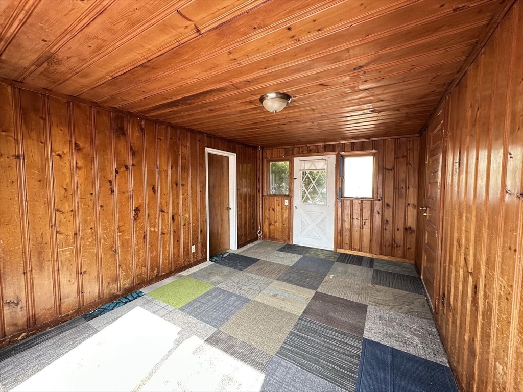 137 Carroll Street Springfield, MA 01108 - Photo 14 of 22