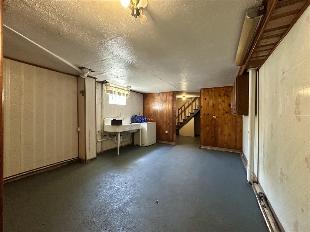 137 Carroll Street Springfield, MA 01108 - Photo 19 of 22