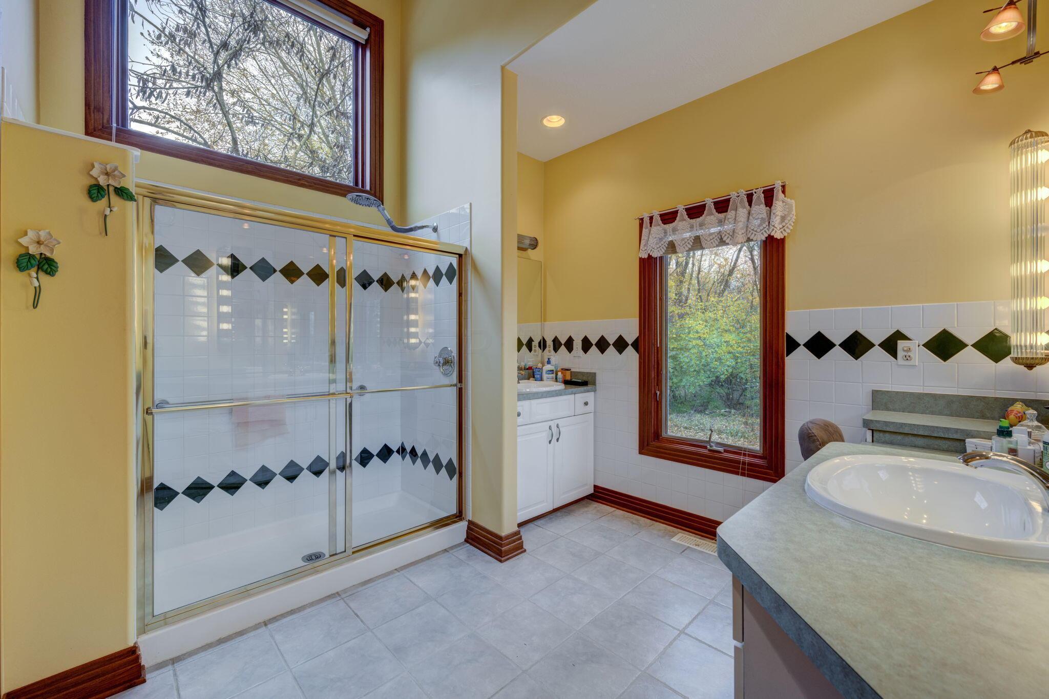 360 Kingsbury Road Delaware, OH 43015 - Photo 23 of 41 Primary Ensuite