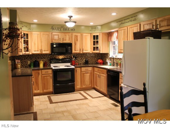 489 Milhoan Ridge Road Ravenswood, WV 26164 - Photo 9 of 17 Kitchen