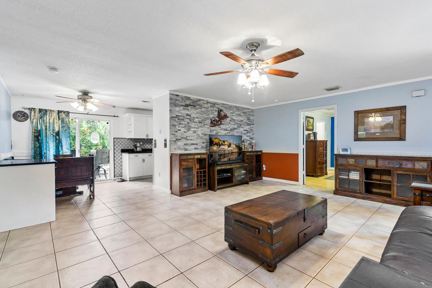 17100 78th Road North Loxahatchee, FL 33470 - Photo 5 of 26 Living Room