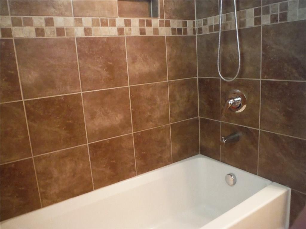 312 Weber Road Sewickley, PA 15143 - Photo 23 of 24 Main bath