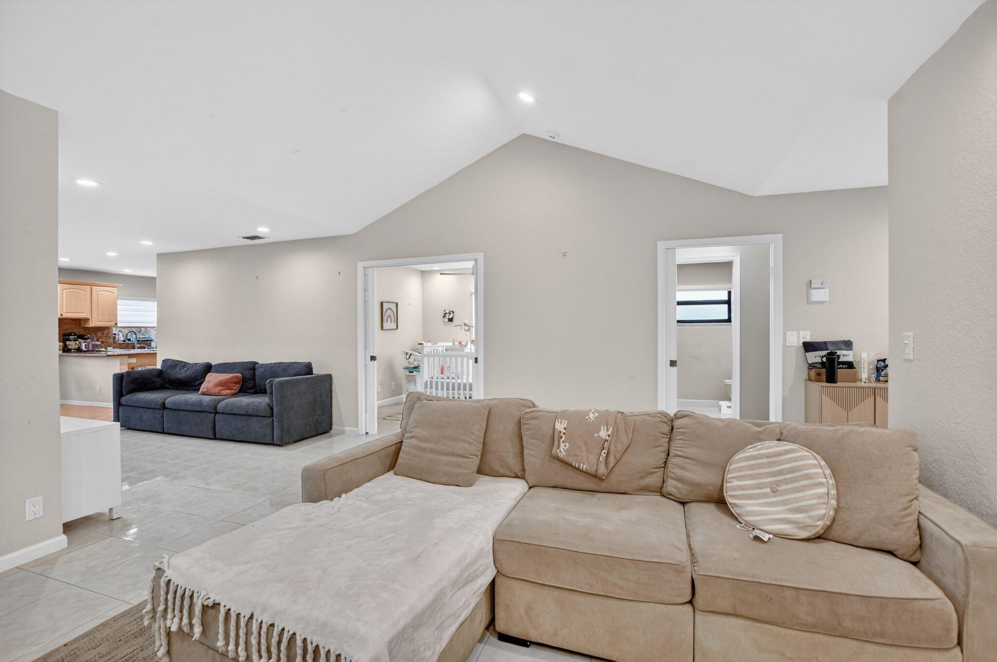 10065 Camelback Lane Boca Raton, FL 33498 - Photo 8 of 48 22-web-or-mls-DSC_2312