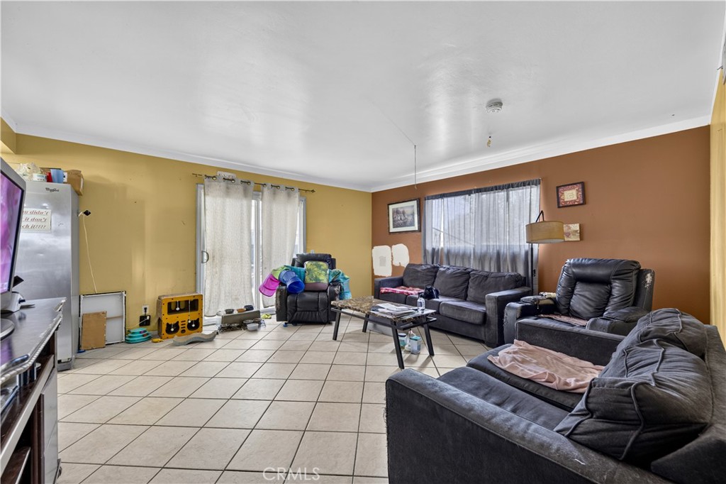 3292 Debbie Lane Riverside, CA 92501 - Photo 10 of 36 Gallery Image 10