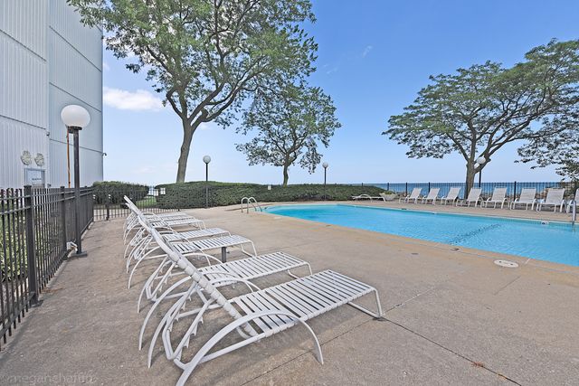 $599,000 | 1500 Sheridan Road, Unit 1F, Wilmette, IL 60091