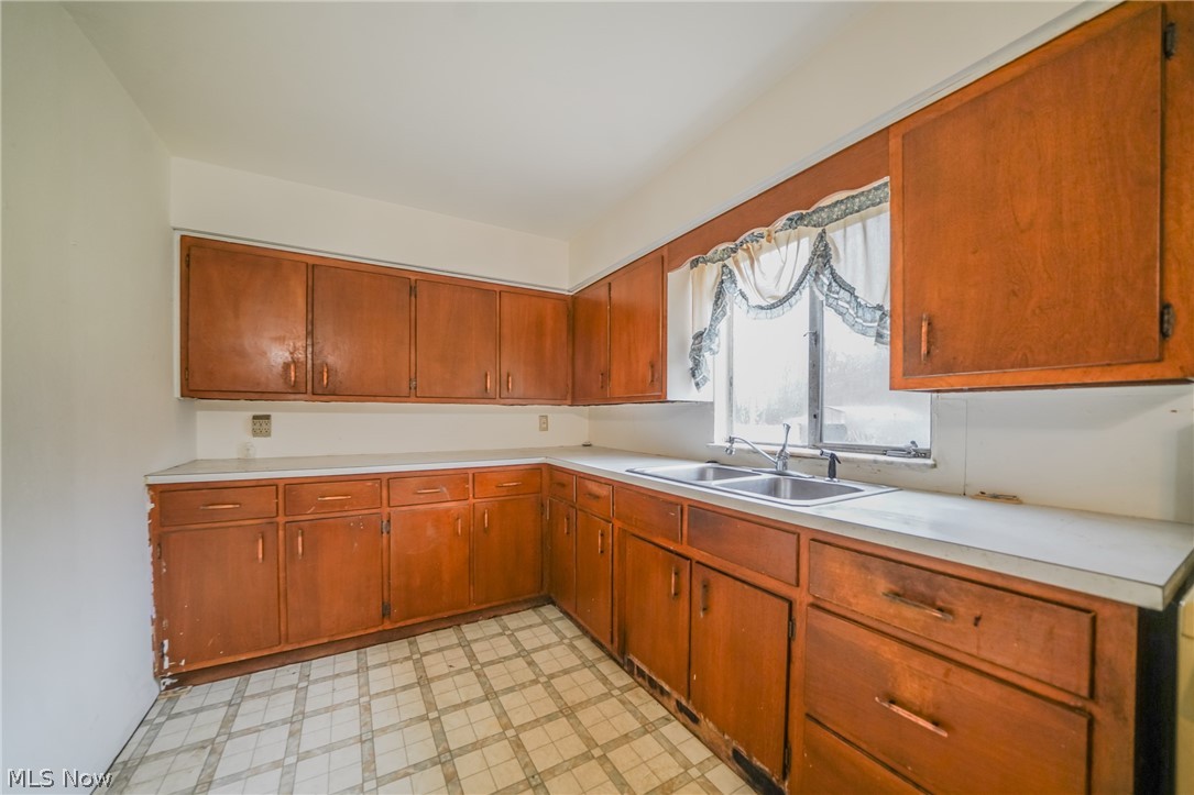 12991 South Reed Road Grafton, OH 44044 - Photo 15 of 35 Gallery Image 15