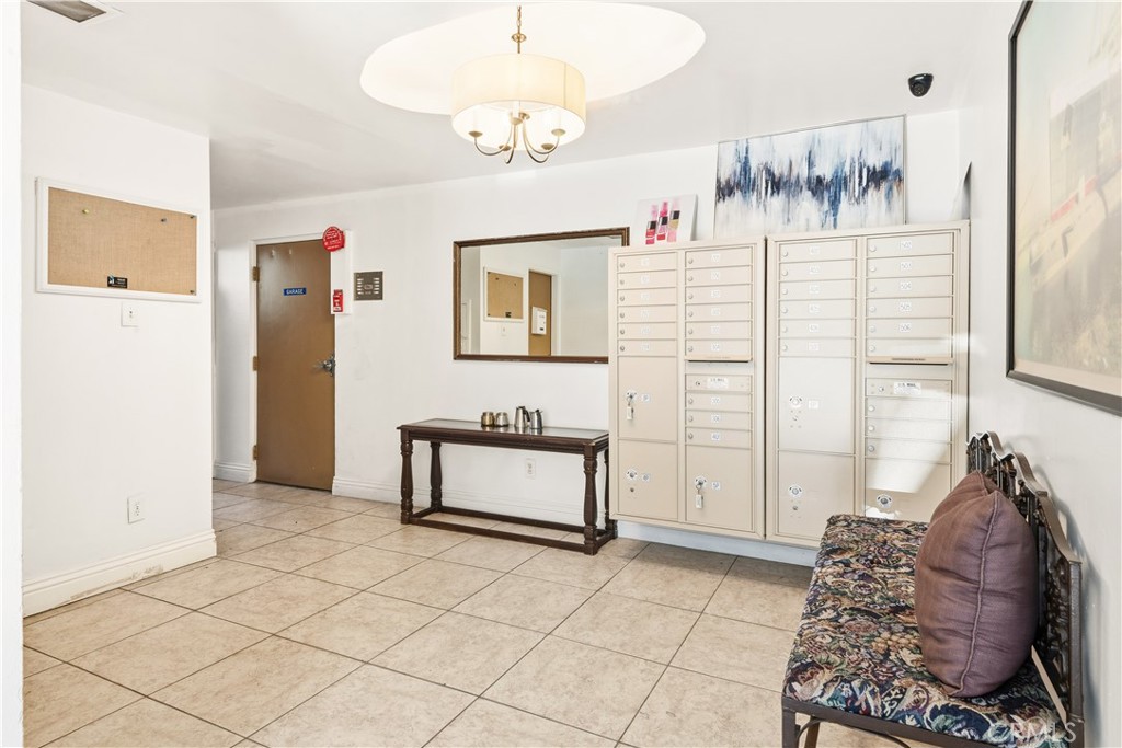615 East Broadway, Unit 204 Long Beach, CA 90802 - Photo 18 of 27 a living room with furniture