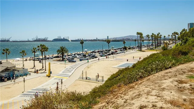 $399,900 | 615 East Broadway, Unit 204, Long Beach, CA 90802