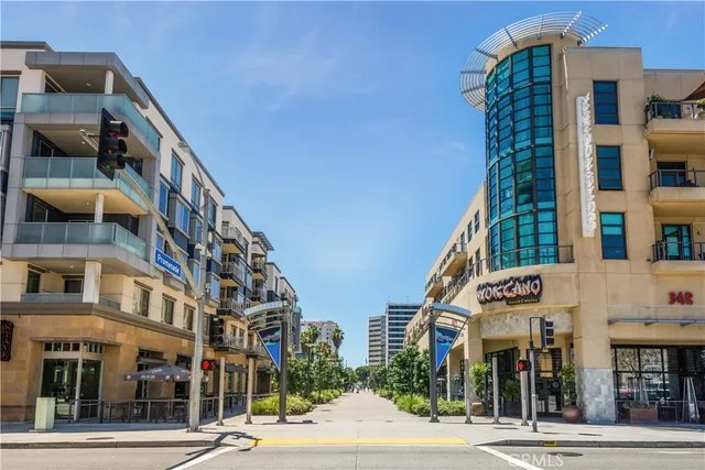 $399,900 | 615 East Broadway, Unit 204, Long Beach, CA 90802
