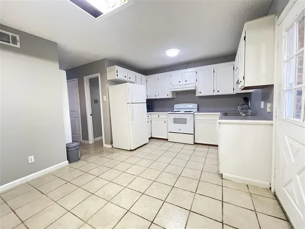 $135,000 | 1860 South Tallowood Drive, Unit D, Lake Charles, LA 70605
