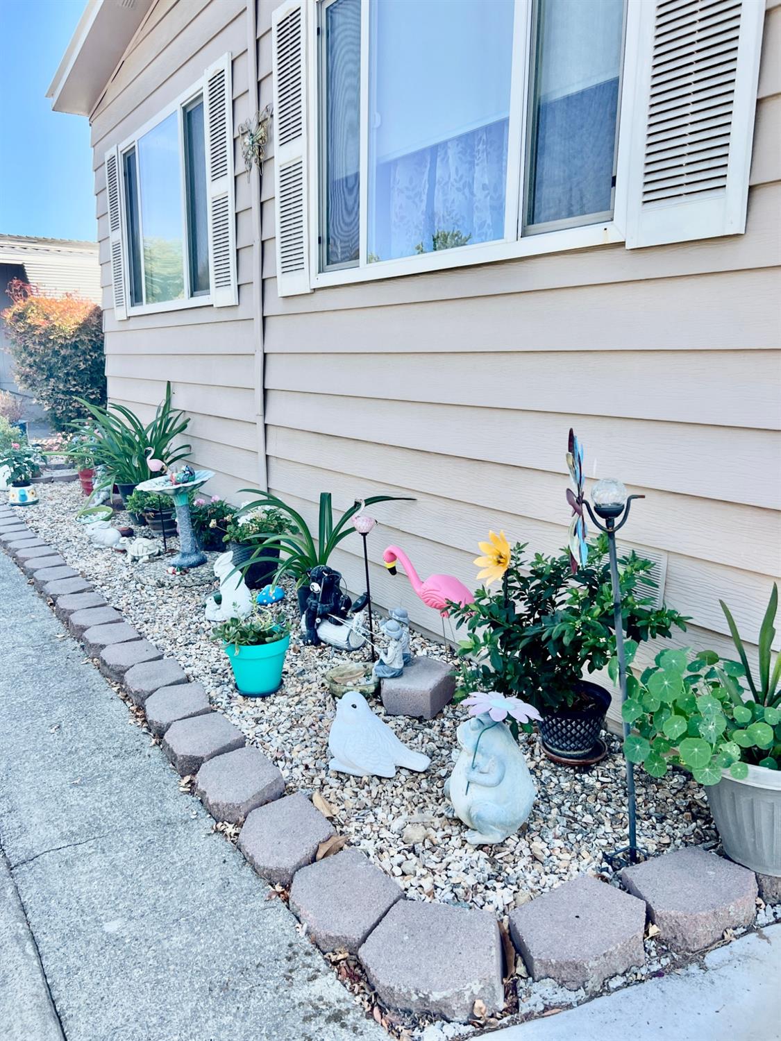 6008 Cackler Lane, Unit 88 Citrus Heights, CA 95621 - Photo 16 of 21 a view of a garden with a chair