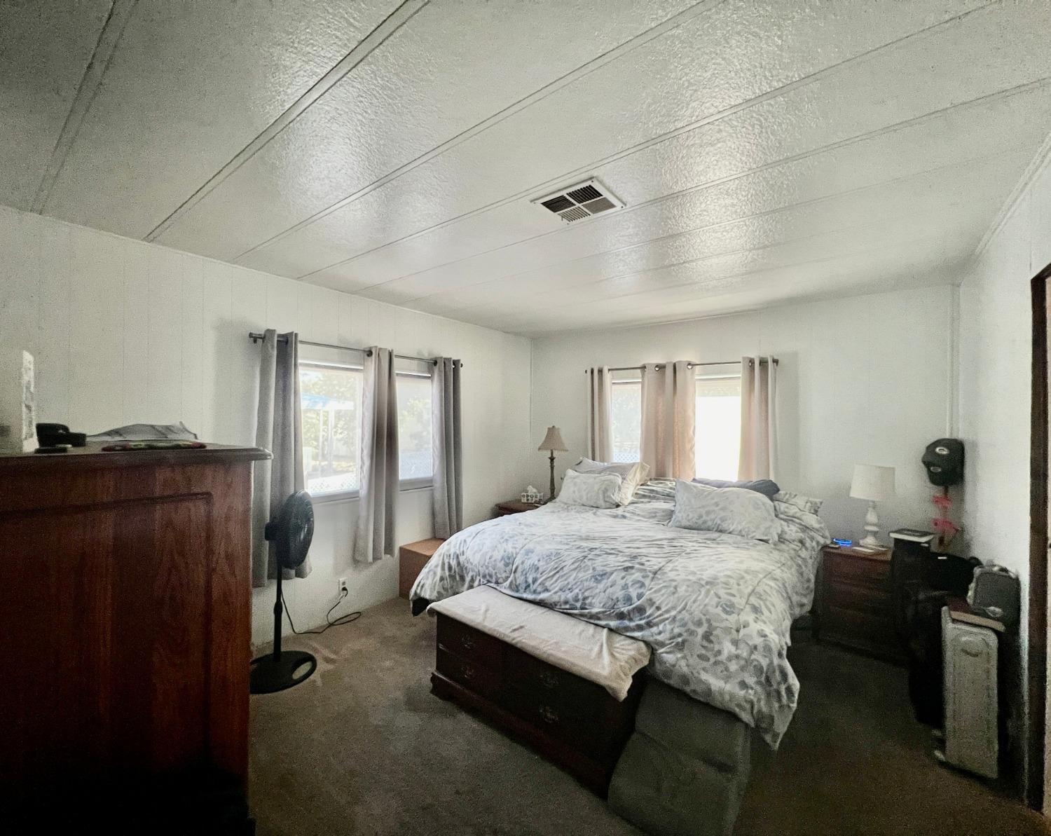 6008 Cackler Lane, Unit 88 Citrus Heights, CA 95621 - Photo 4 of 21 a bedroom with bed and window