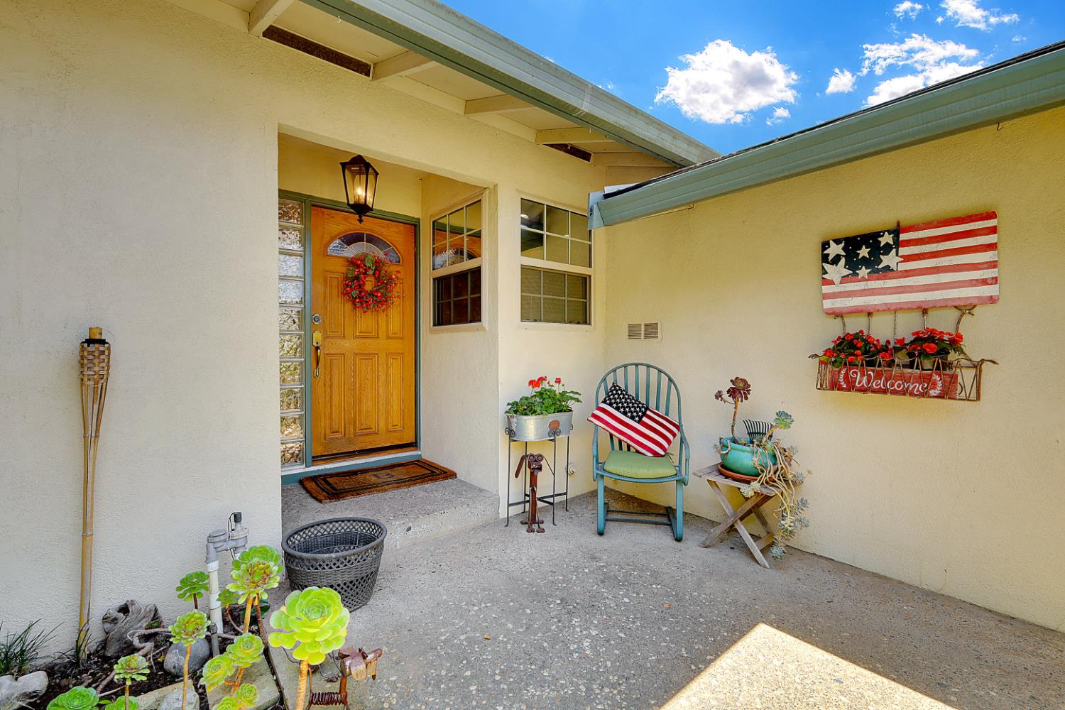 1213 Gary Way Carmichael, CA 95608 - Photo 4 of 51