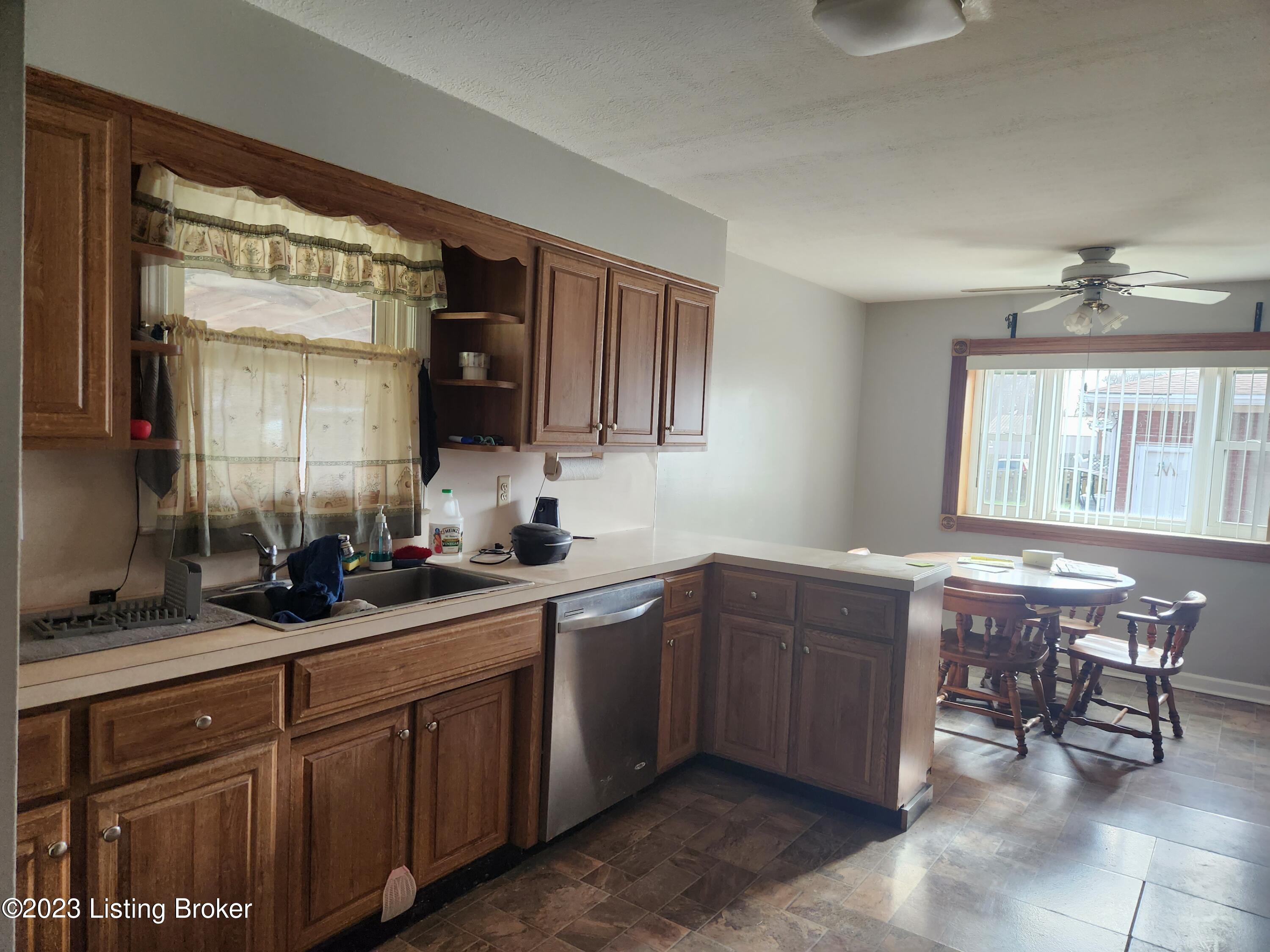8211 Terry Road Louisville, KY 40258 - Photo 8 of 34 Large kitchen with dining area