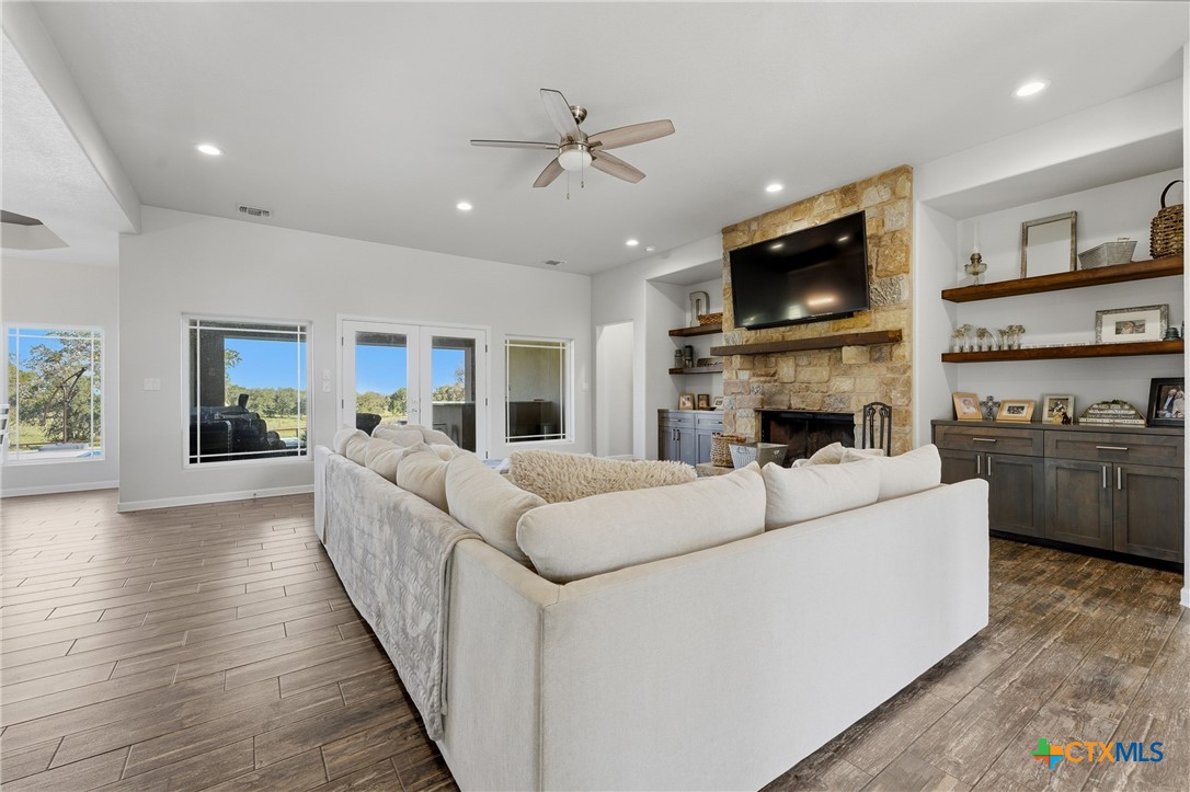 494 Flash Circle Luling, TX 78648 - Photo 16 of 47 Gallery Image 16