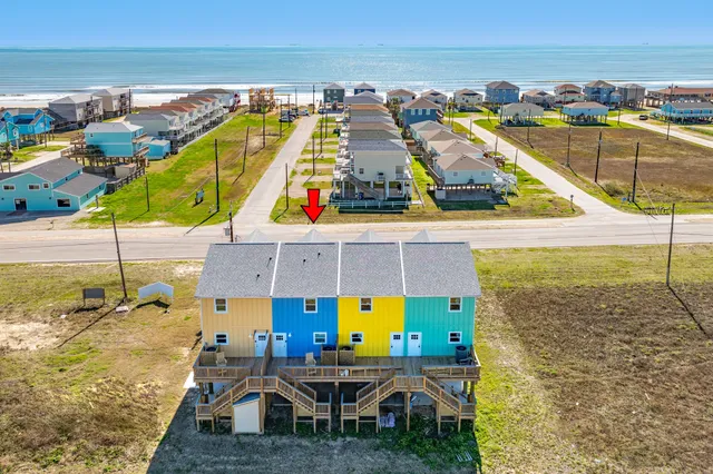$324,900 | 917 Bluewater Highway, Surfside Beach, TX 77541
