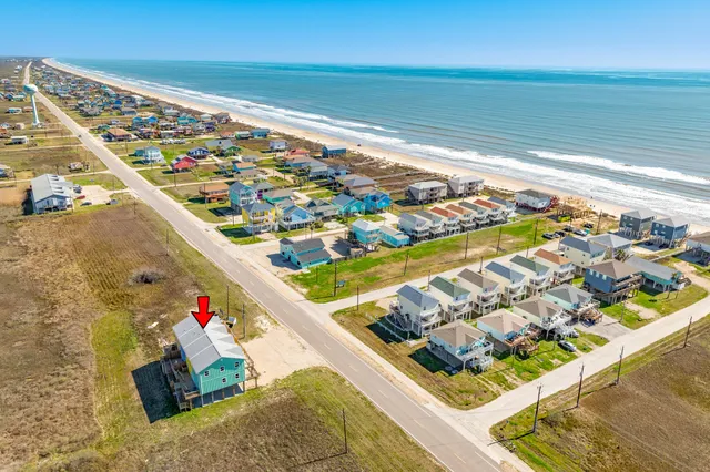 $324,900 | 917 Bluewater Highway, Surfside Beach, TX 77541