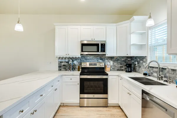 $324,900 | 917 Bluewater Highway, Surfside Beach, TX 77541