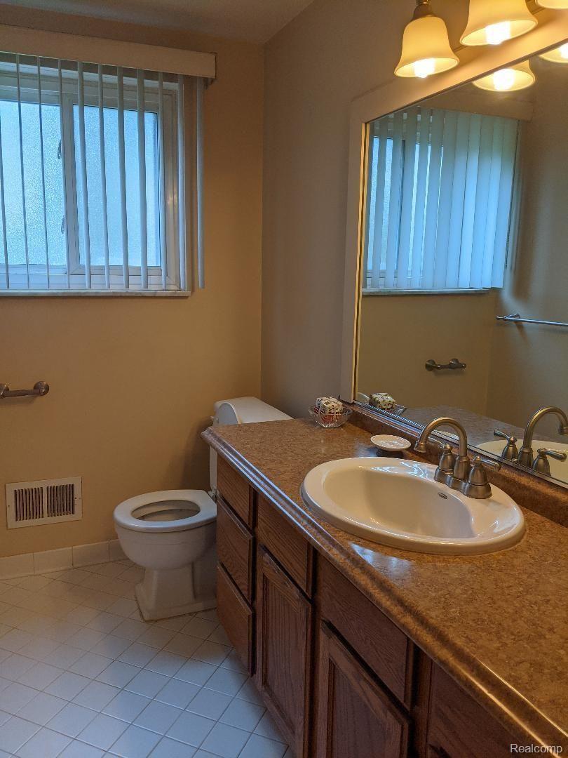 378 Lochaven Road Waterford, MI 48327 - Photo 4 of 13 4.jpg