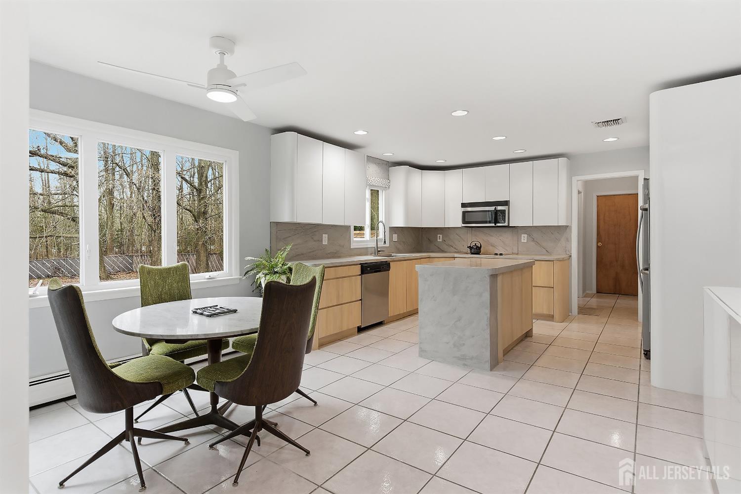 5 Washington Avenue Morganville, NJ 07751 - Photo 12 of 54