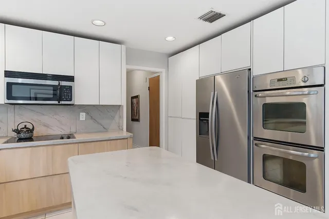 $999,999 | 5 Washington Avenue, Morganville, NJ 07751