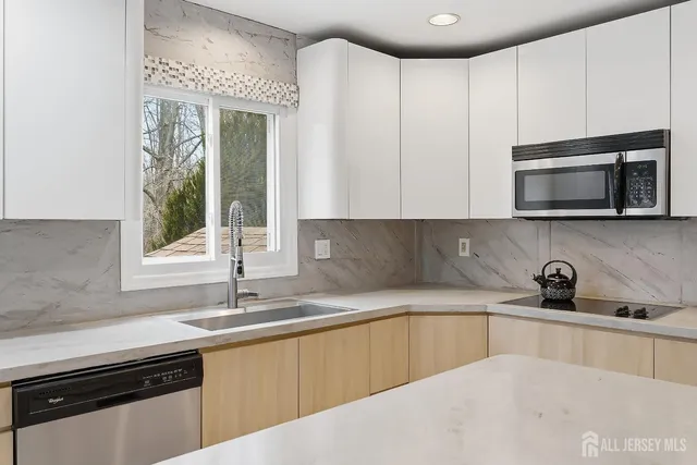 $999,999 | 5 Washington Avenue, Morganville, NJ 07751