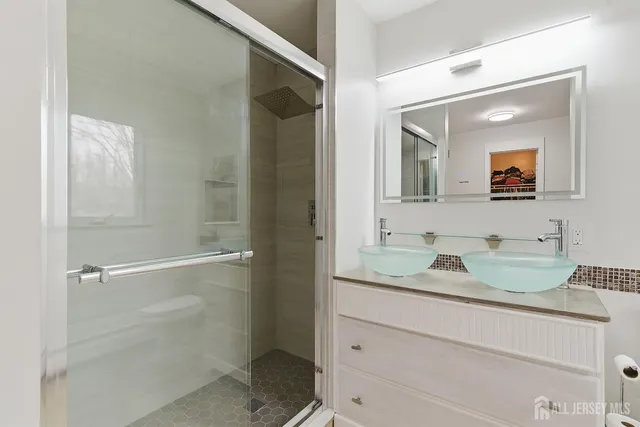 $999,999 | 5 Washington Avenue, Morganville, NJ 07751